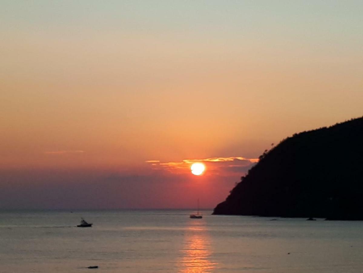 Appartamento Il Golfo Dei Poeti E 5 Terre A 2 Passi 斯培西亚 外观 照片