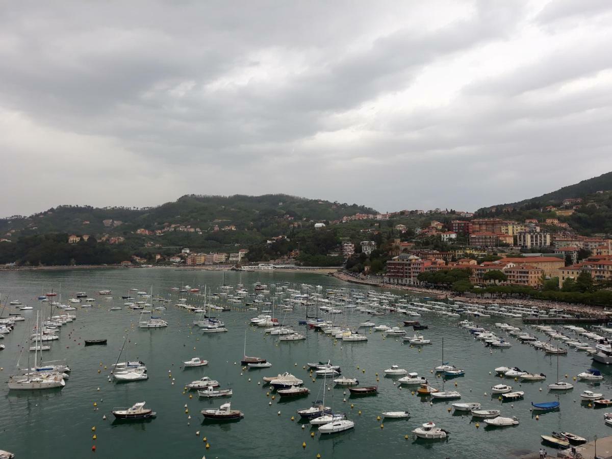 Appartamento Il Golfo Dei Poeti E 5 Terre A 2 Passi 斯培西亚 外观 照片